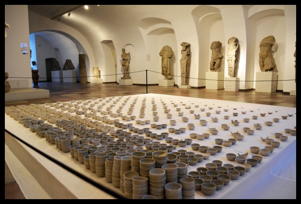 303_Kaapke_Lena_1500Schüsseln_Installation-Keramik